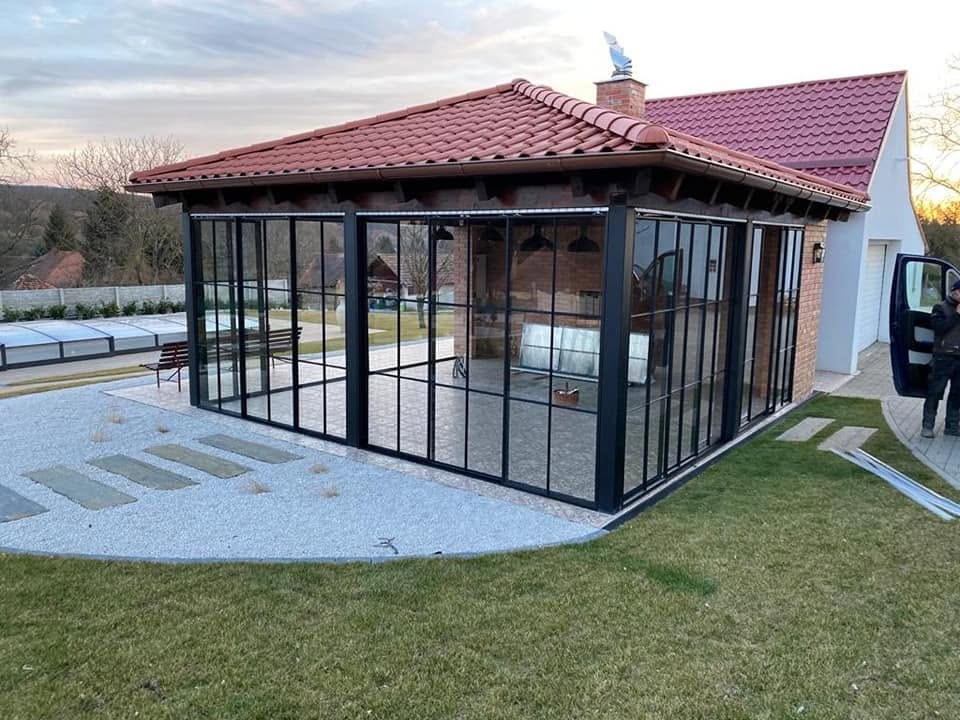 Presklený prístrešok